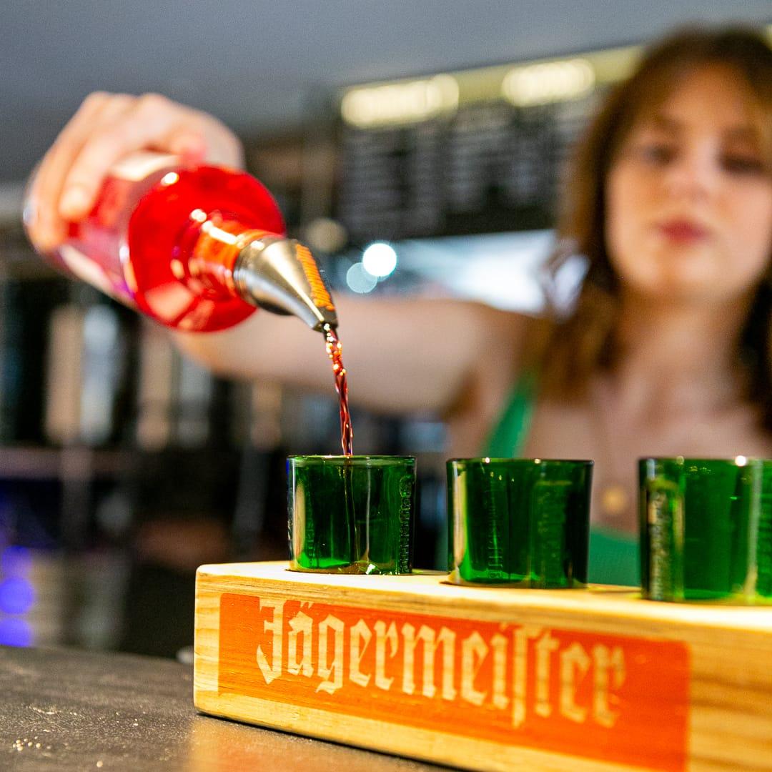 Tournée de shots servie au comptoir de St-Maix